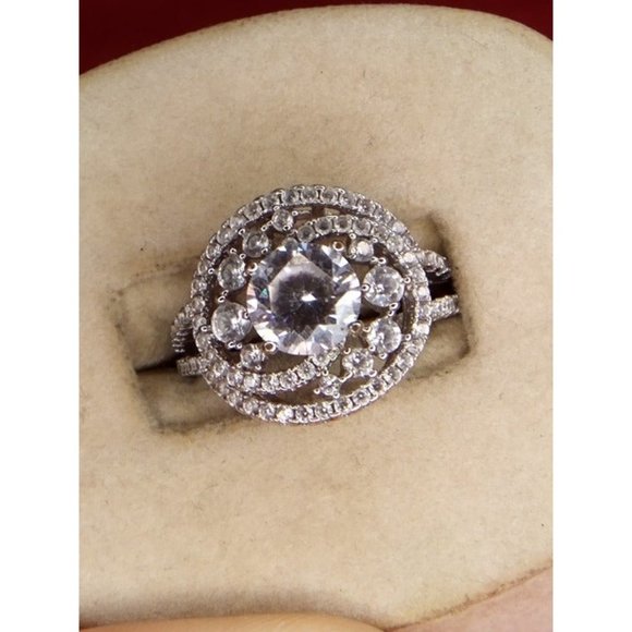 Silver Tone Sparkly Women's Rhinestone‎ Ring Size 9.25 - Picture 1 of 7